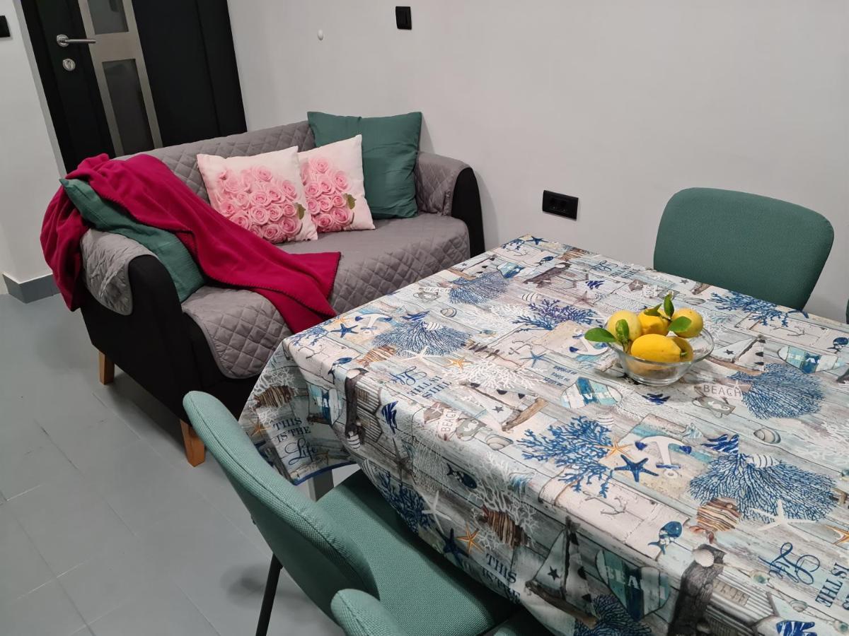 Tar-Vabriga Villa Rosa With Yard And Children'S Playground מראה חיצוני תמונה