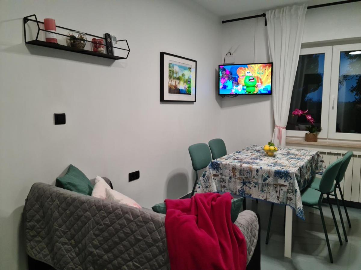 Tar-Vabriga Villa Rosa With Yard And Children'S Playground מראה חיצוני תמונה