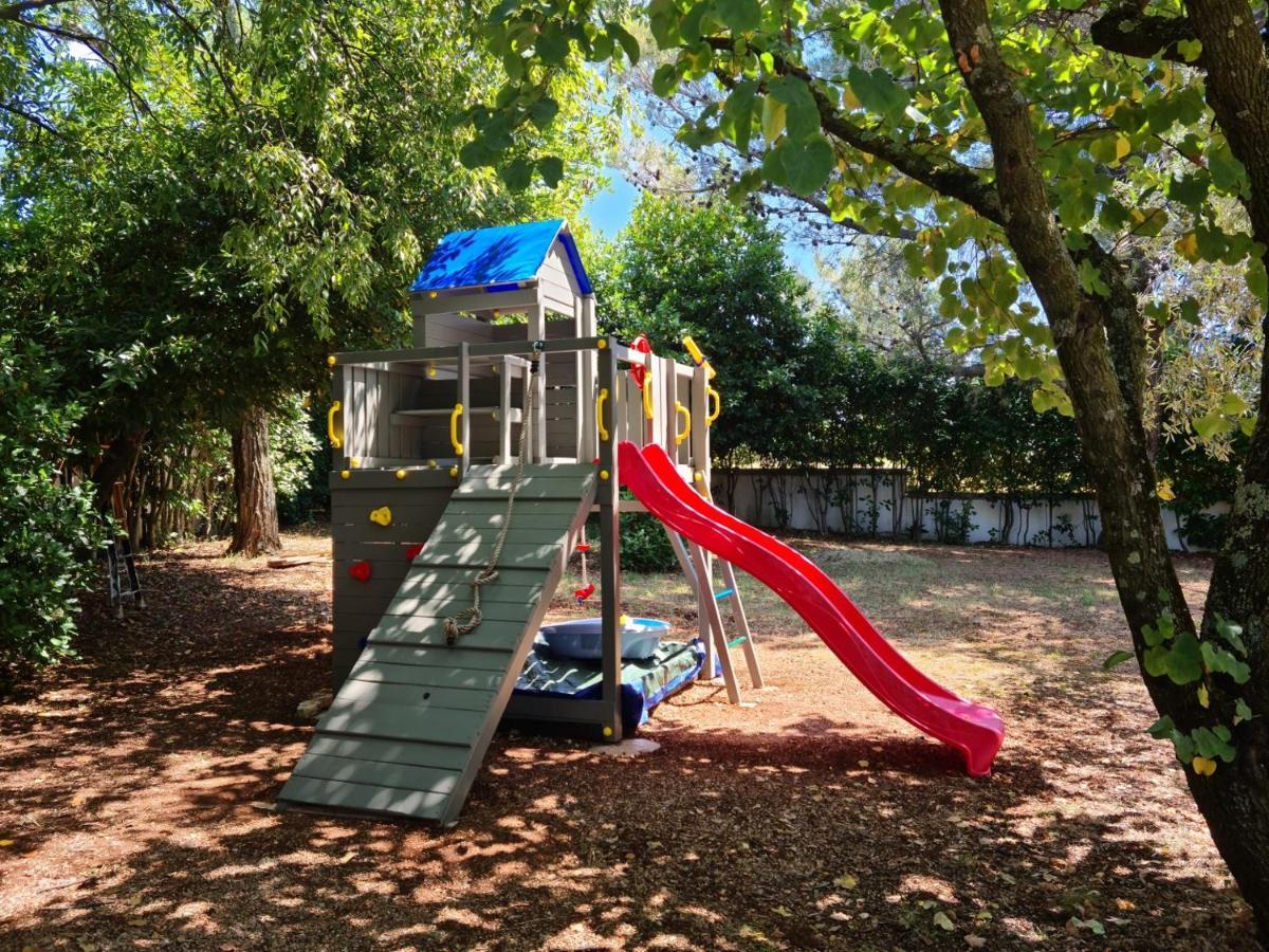 Tar-Vabriga Villa Rosa With Yard And Children'S Playground מראה חיצוני תמונה