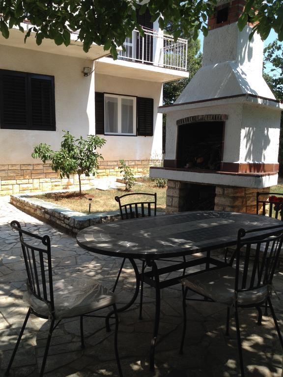 Tar-Vabriga Villa Rosa With Yard And Children'S Playground חדר תמונה