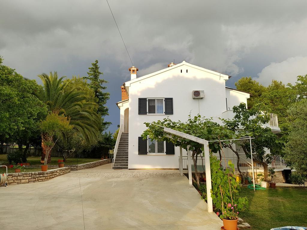 Tar-Vabriga Villa Rosa With Yard And Children'S Playground מראה חיצוני תמונה