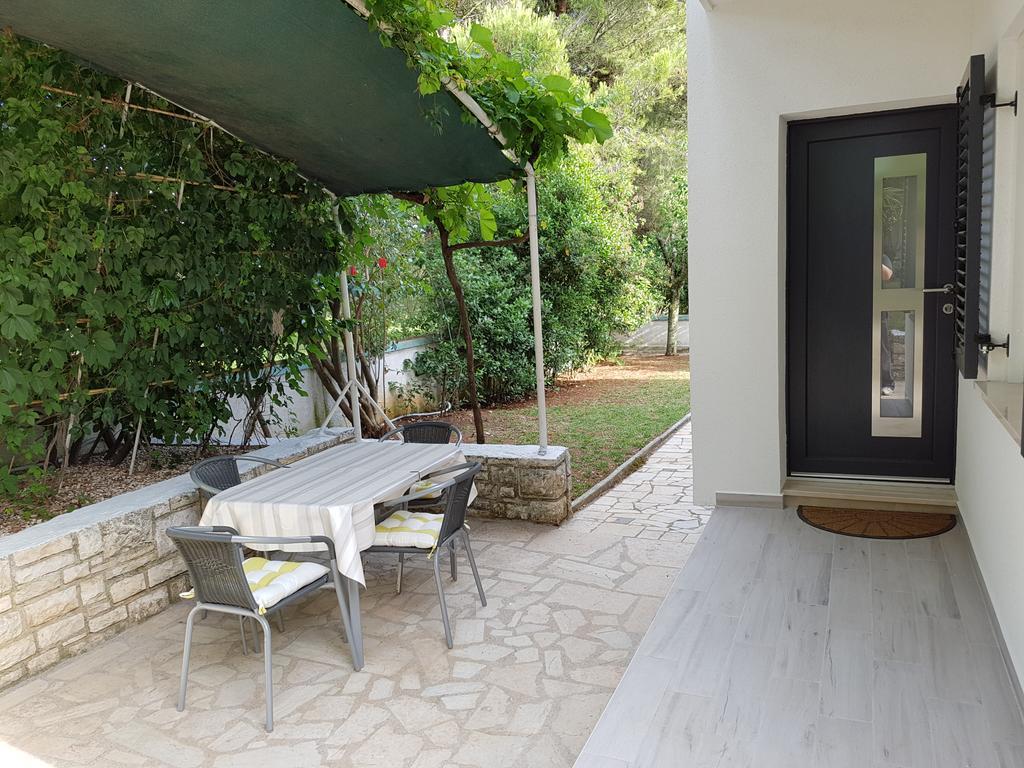 Tar-Vabriga Villa Rosa With Yard And Children'S Playground מראה חיצוני תמונה