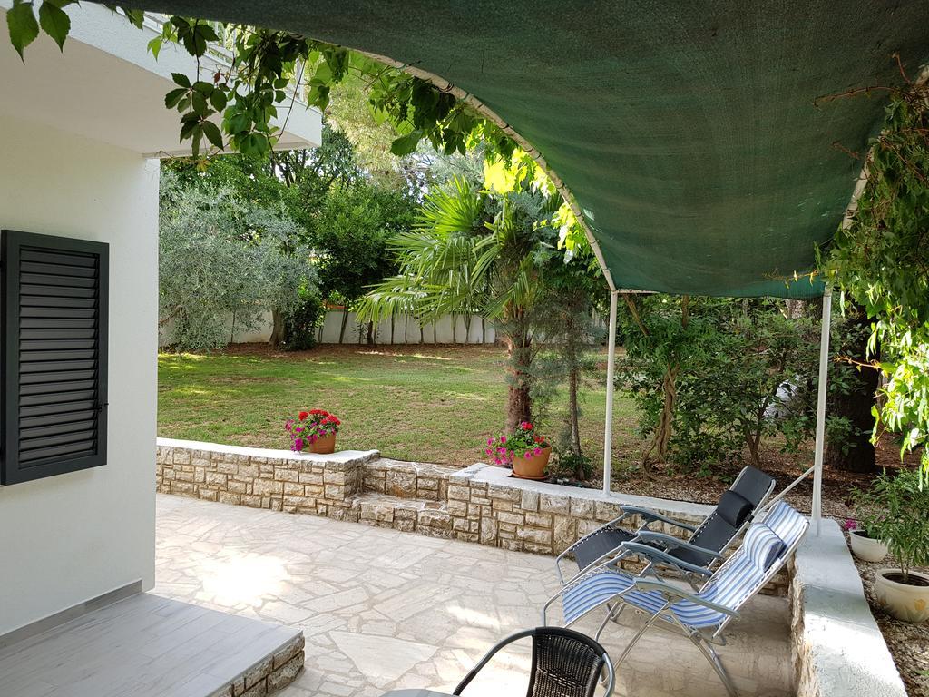 Tar-Vabriga Villa Rosa With Yard And Children'S Playground מראה חיצוני תמונה