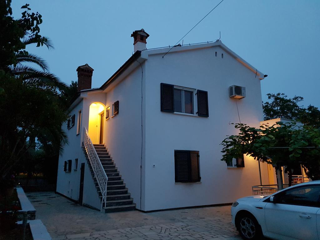 Tar-Vabriga Villa Rosa With Yard And Children'S Playground מראה חיצוני תמונה