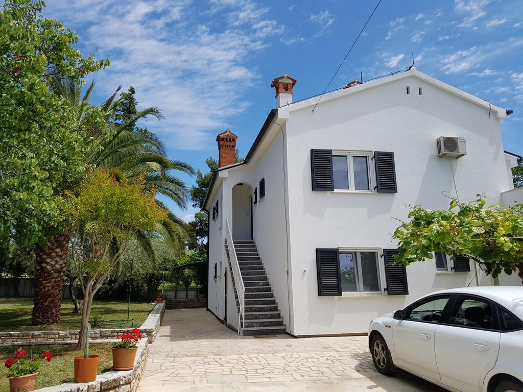Tar-Vabriga Villa Rosa With Yard And Children'S Playground מראה חיצוני תמונה